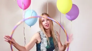 Hula Hoop 'la Genç Kadın