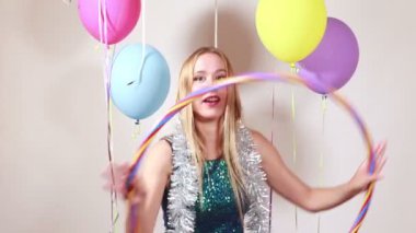 Hula Hoop 'la Genç Kadın 