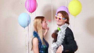 kadın ve erkek Fotoğraf kabininde dans