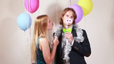 kadın ve erkek Fotoğraf kabininde dans