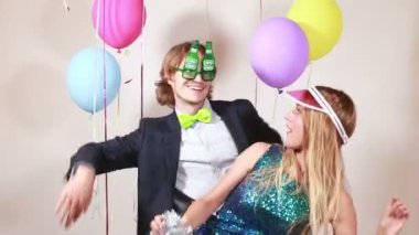 kadın ve erkek Fotoğraf kabininde dans