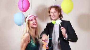 Komik kadın ve erkekte fotoğraf çizme