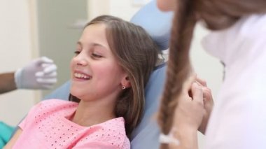  diş hekimine muayene kız