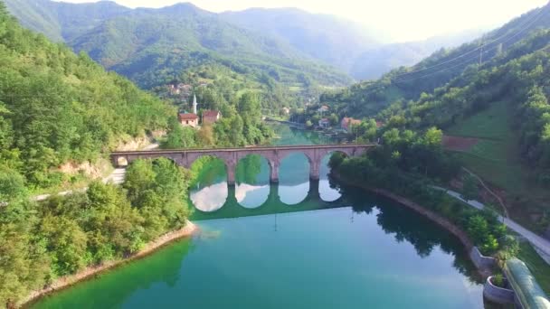 River and old bridge in Bosnia — Stock Video