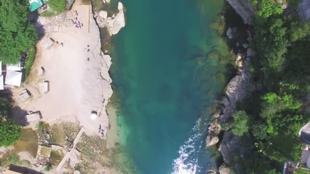 ネレトバ川沿いのスポット入浴 — ストック動画