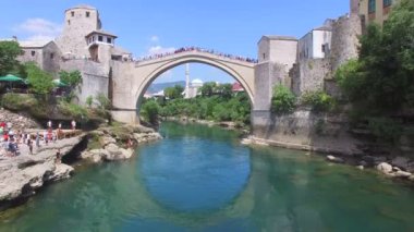 İnsanlar Mostar Köprüsü  