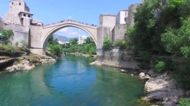 İnsanlar Mostar Köprüsü  