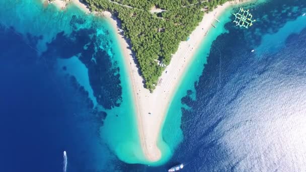 Zlatni rat beach on the island of Brac — Stock Video