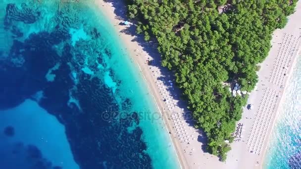 Zlatni rat beach on the island of Brac — Stock Video