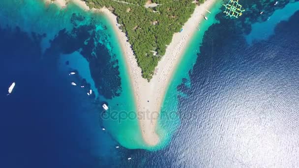 People sunbathing on beach of the island of Brac — Stock Video