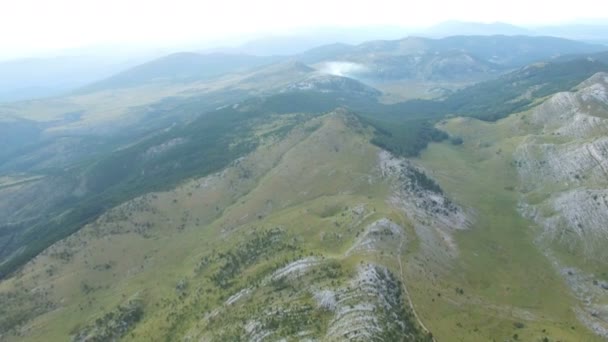 ディナラ山頂上に上昇の煙 — ストック動画