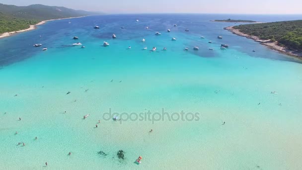 Erholsame menschen auf der insel dugi otok — Stockvideo