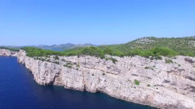 Dalmaçya kıyısında ve tuzlu Gölü