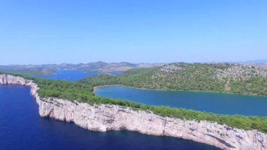 Dalmaçya kıyısında ve tuzlu Gölü