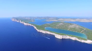 Dugi tuzlu göl otok