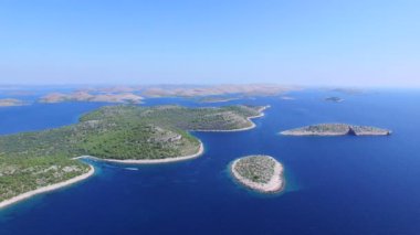 Dugi tuzlu göl otok