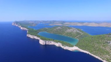 Dalmaçya kıyısında ve wilderness
