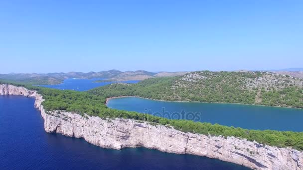 Dalmatského pobřeží a slané jezero — Stock video