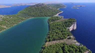 Dalmaçya Adaları ve ünlü bir göl