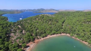 Dalmaçya Adaları ve ünlü bir göl