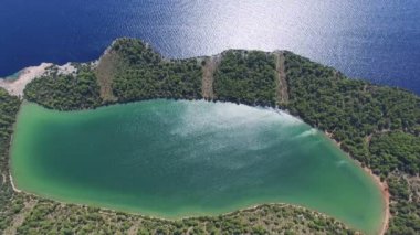 Dugi otok tuzlu göl
