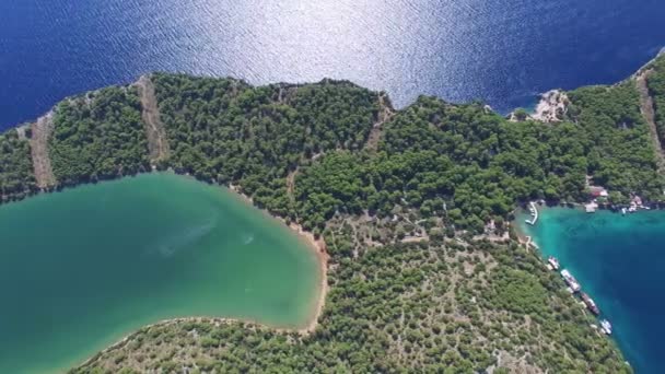 Lago salgado em Dugi otok — Vídeo de Stock