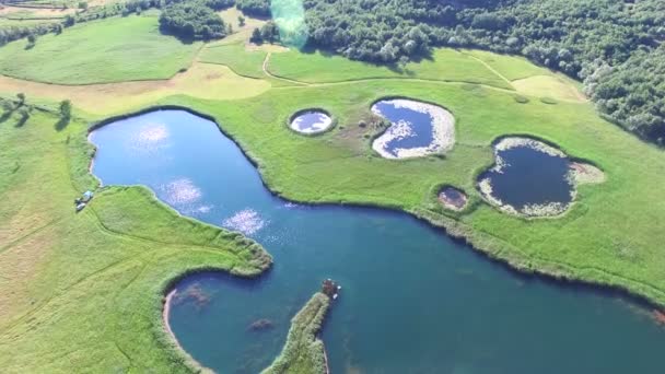 Sarena jezera near town of Knin — Stock Video