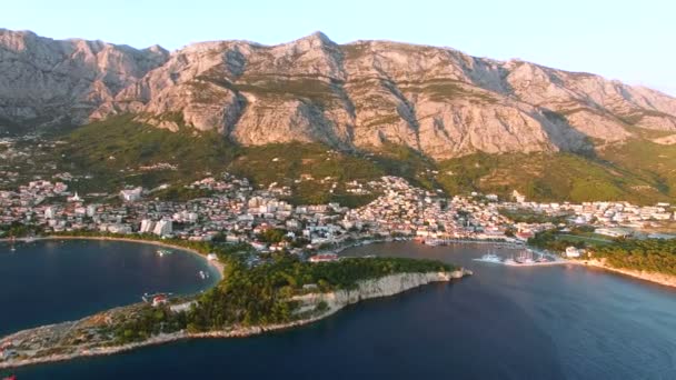 Puesta de sol en la bahía de Makarska en Dalmacia — Vídeos de Stock