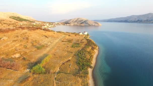côte tranquille de l'île de Pag 
