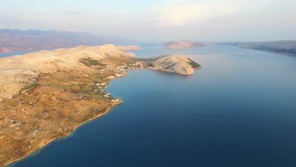 Paisagem estéril da ilha de Pag — Vídeo de Stock