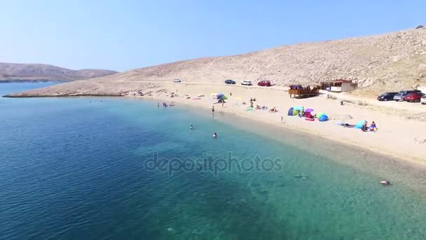 Turisti Sullisola Di Spiaggia Di Pag Croazia