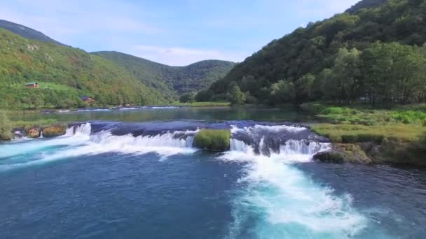 Acqua del fiume Una in Bosnia — Video Stock