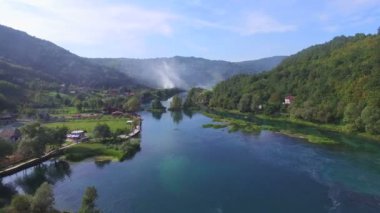 Una Nehri şelaleler ve peyzaj