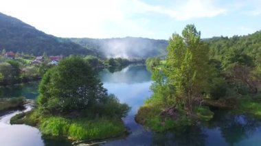  ağaçlar ve su Una Nehri