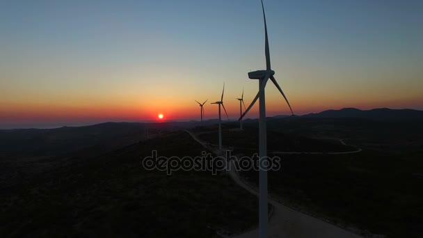 Windmills with rotating blades at sunset — Stock Video