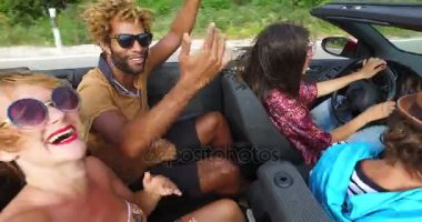  Eğleniyor çift üstü açık sürme 