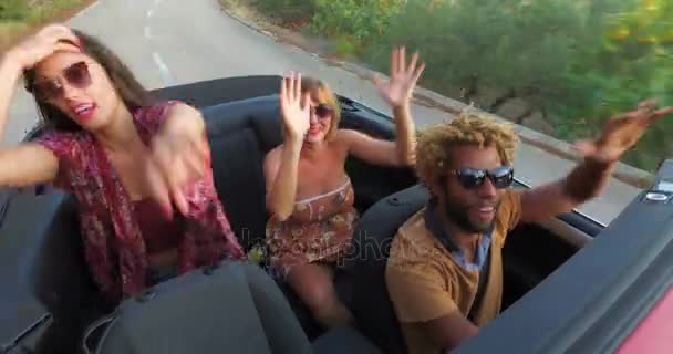 People dancing in convertible — Stock Video