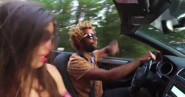 Man partying with girlfriend in convertible — Stock Video