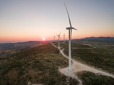 Jelinak yel değirmeni Çiftliği'nde Günbatımı