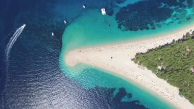 Zlatni Rat Beach havadan görünümü