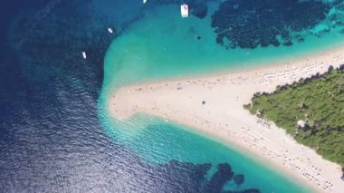 Zlatni Rat Beach havadan görünümü