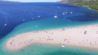 Zlatni Rat Beach havadan görünümü
