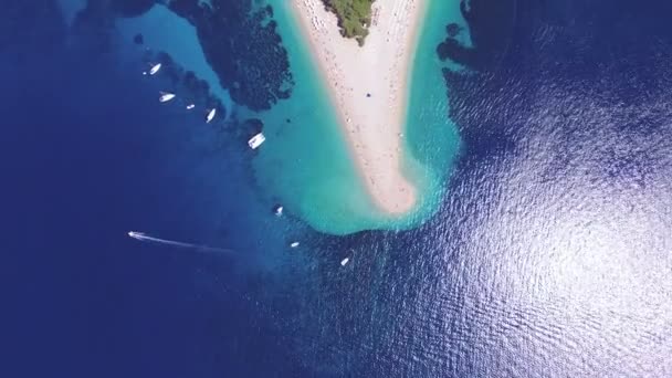 Flygfoto över stranden Zlatni Rat — Stockvideo