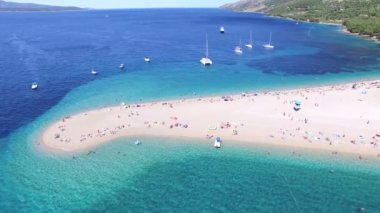 Zlatni Rat Beach havadan görünümü