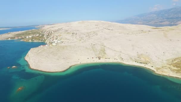 Eiland van de geïsoleerde strand van Pag, Kroatië — Stockvideo