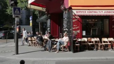 Paris köşede sessiz sokak Cafe