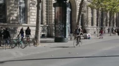 Place de la Republique, Paris 'te bisikletçi