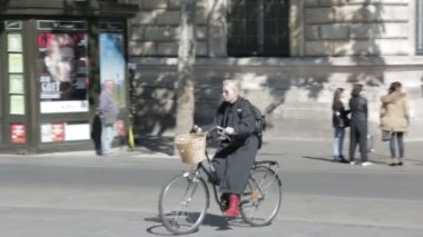 Place de la Republique, Paris 'te bisikletçi