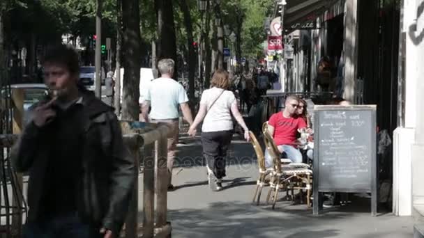 Café de rue occupé à Paris — Video