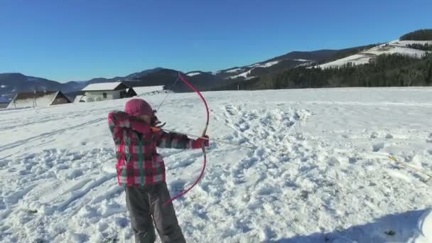 Girl playing with bow and arrow — Stock Video